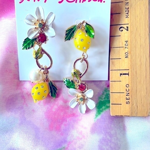Brand New Betsey Johnson Lemon Flower Floral Fruit Gold Tone Drop Earrings - Picture 3 of 8